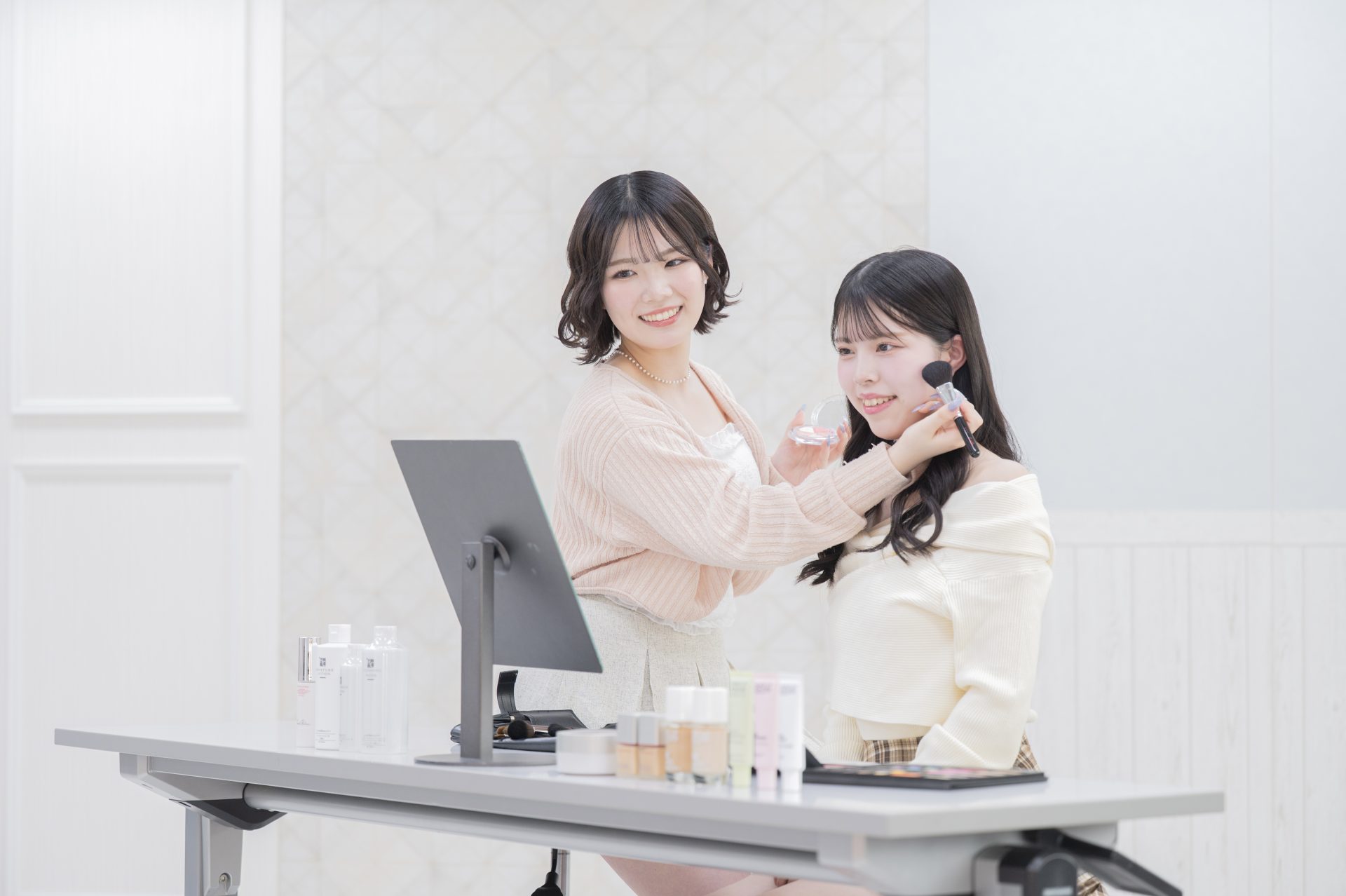 メイク・ネイル・エステ体験<br>4月18日（土）<br>13:30～15:00