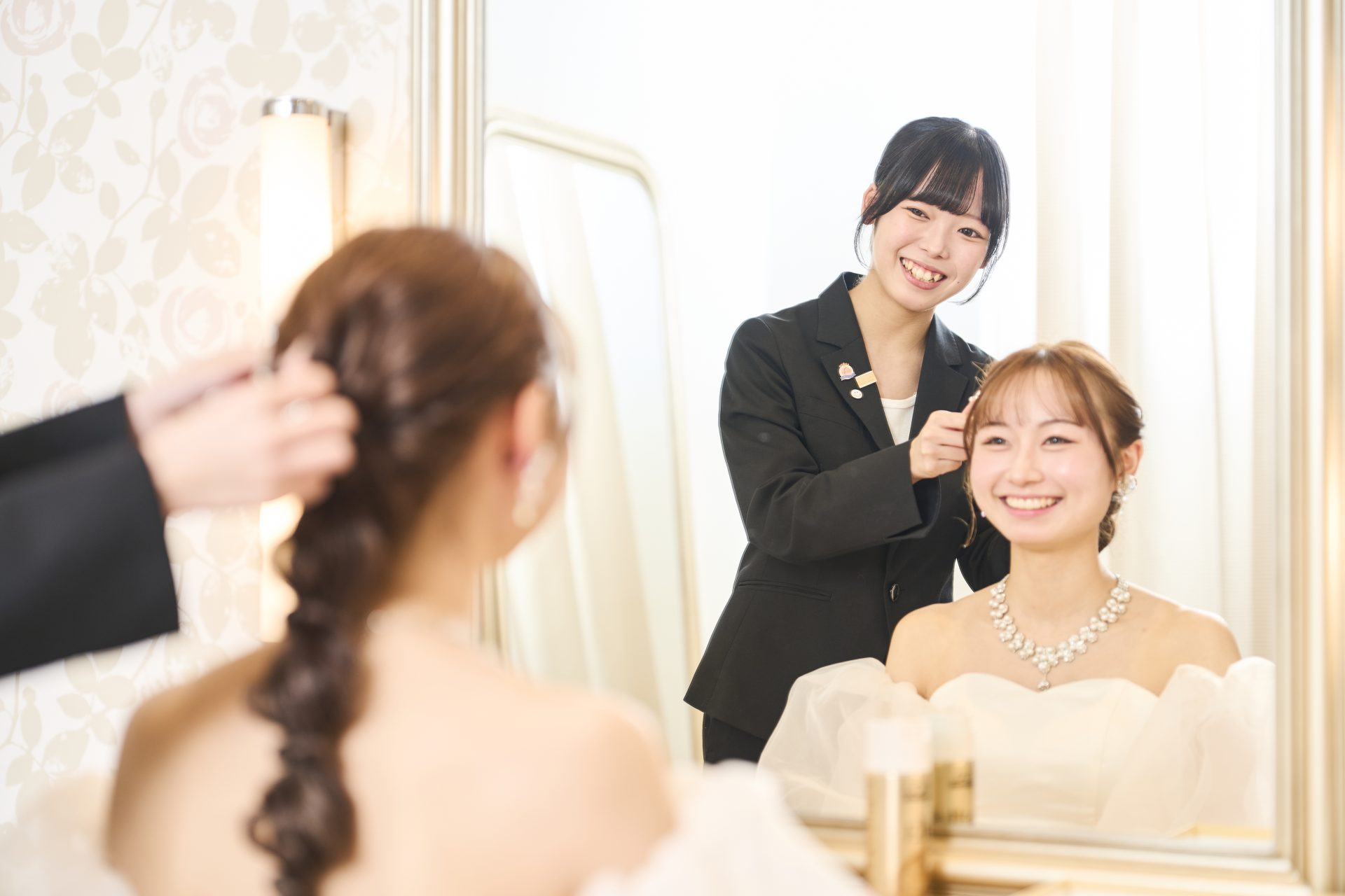 ヘアメイク体験<br>4月4日(土)<br>10:00~11:30